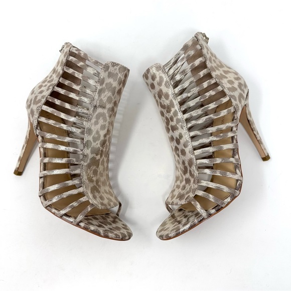 Ivanka Trump Davinic Womens Gold Leather Heels Leopard Print - Picture 2 of 8